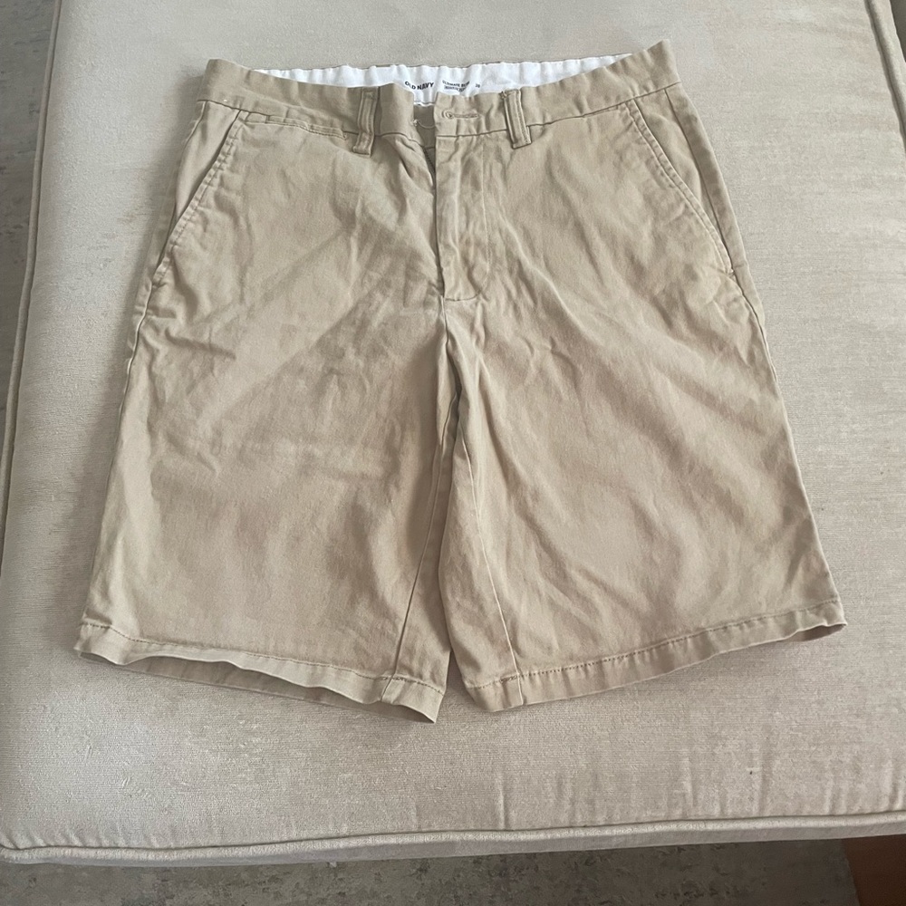 Men’s tan shorts